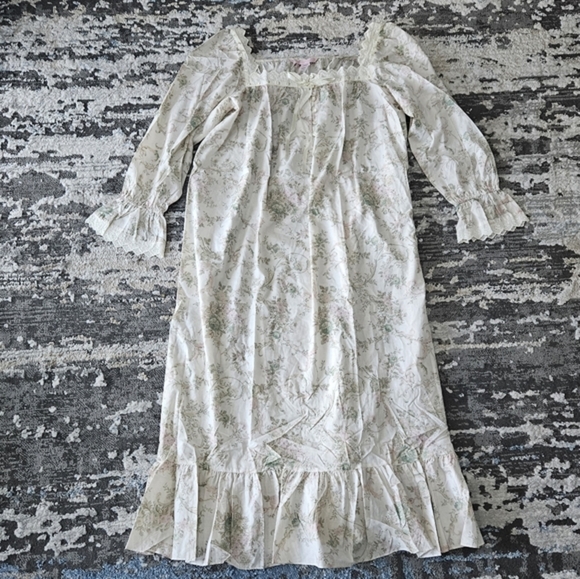 Victoria's Secret vintage prairie floral lace full length nightgown